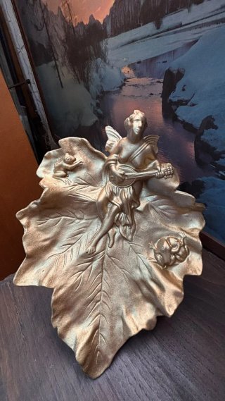 Peça decorativa folha de vide com anjo