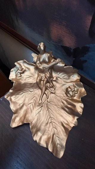Peça decorativa folha de vide com anjo
