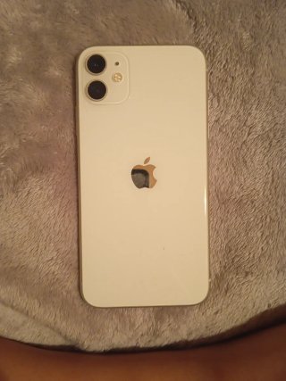 iPhone 11 blanco lo doy con caja funda y cargador