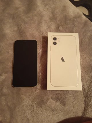 iPhone 11 blanco lo doy con caja funda y cargador