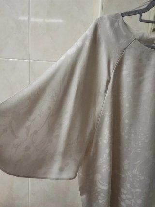 Blusa H&M floral beige talla S