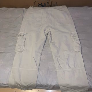Pantalón cargo ancho crema