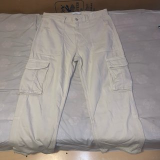 Pantalón cargo ancho crema