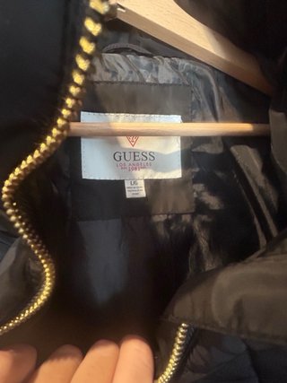 Chaqueta Guess acolchada negra