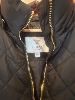 Chaqueta Guess acolchada negra