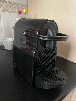 Cafetera Nespresso Inissia Negra