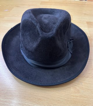 Sombrero estilo gangster negro