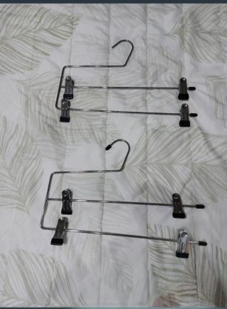 Perchas de pinza  de metal (2 unidades)