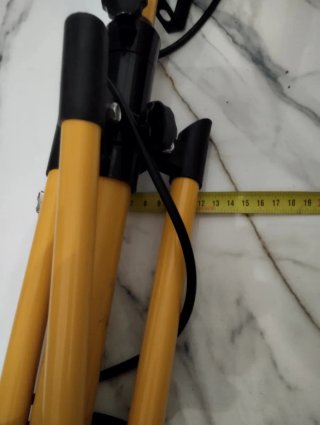 Foco LED con trípode