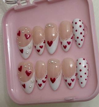 Uñas Press On Corazones y Lunares