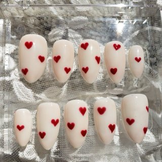 Uñas postizas corazón rojo
