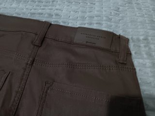 Pantalón marrón Stradivarius