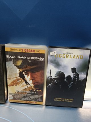 10 cintas VHS, 6 películas bélicas