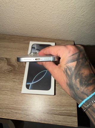 iPhone 16 Pro Max