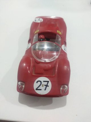 Coche de juguete rojo Ferrari 27