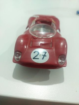 Coche de juguete rojo Ferrari 27
