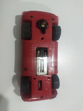 Coche de juguete rojo Ferrari 27