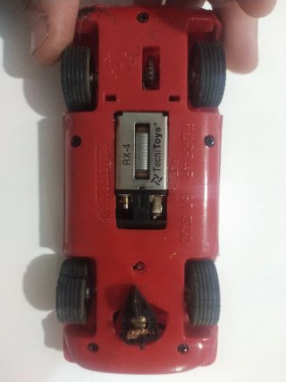 Coche de juguete rojo Ferrari 27