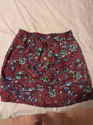 Falda estampada floral sin usar