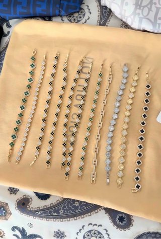Pulsera variadas diferentes modelos.