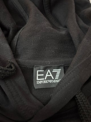 Sudadera EA7 Emporio Armani Negra Dorada