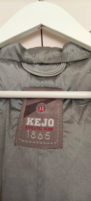 Chaqueta Kejo blanca acolchada con capucha