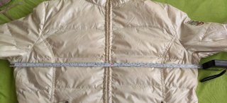 Chaqueta Kejo blanca acolchada con capucha