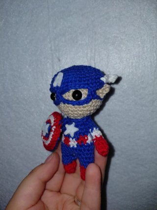 Capitan America Amigurumi Uncinetto
