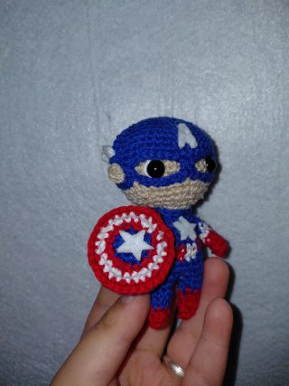 Capitan America Amigurumi Uncinetto