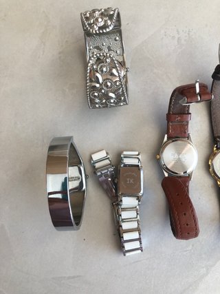 Orologi non funzionanti per pezzi di ricambio