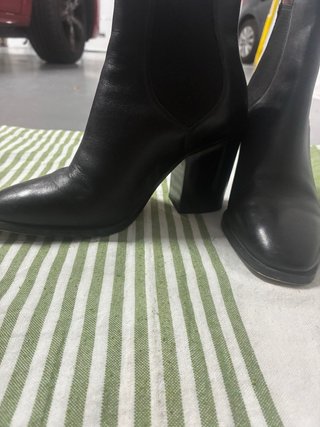 Botas de piel Zara con tacón