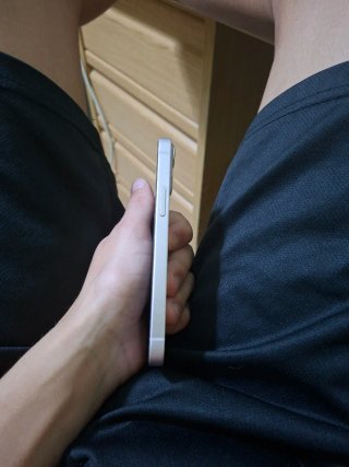 iPhone 13 mini tiene solo rota parte de atrás