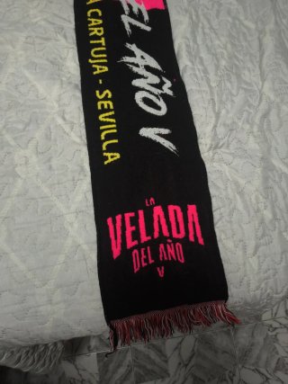 Bufanda La Velada del Año V Negra y Rosa