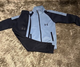 Conjunto deportivo Under Armour azul y negro