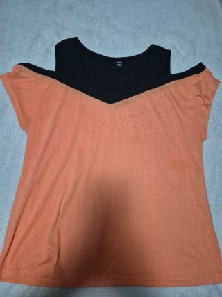 Camiseta SHEIN manga corta hombros descubiertos