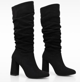 Botas altas negras de ante con tacón