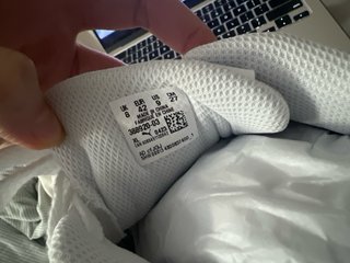 Zapatillas Puma Blancas y Plateadas
