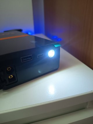 ARRANCADOR DE COCHE E INFLADOR DE RUEDAS PORTATIL