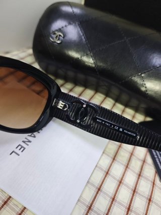 Gafas de sol Chanel negras y marrones