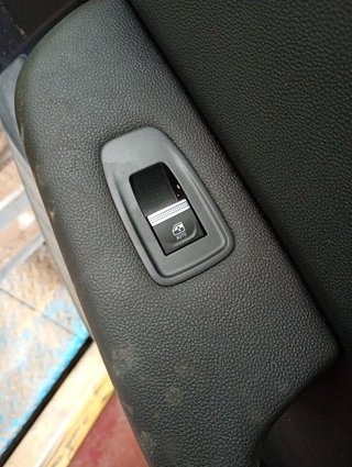 MANDO ELEVALUNAS DELANTERO DERECHO Renault Clio V (08.2019->)