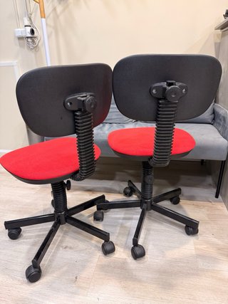 2 Sillas de Oficina Rojas