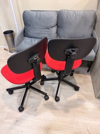 2 Sillas de Oficina Rojas