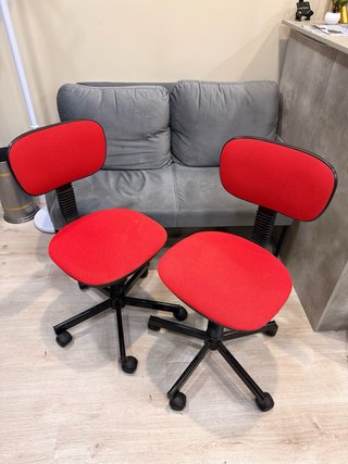 2 Sillas de Oficina Rojas