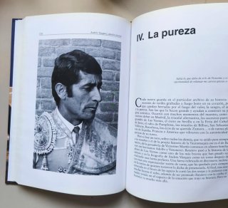 Pasión Torera de Andrés Vázquez con dedicatoria.