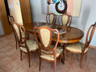 Mesa de comedor ovalada de madera