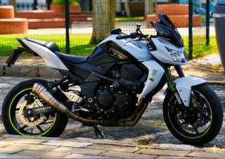 Kawasaki Z750 Verde y Blanca
