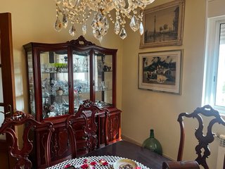 Muebles antiguos madera, mármol y cristal