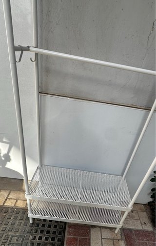 Estantería metálica blanca