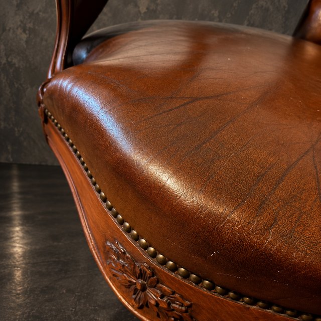 Sillón Valenti Piel Capitoné Madera