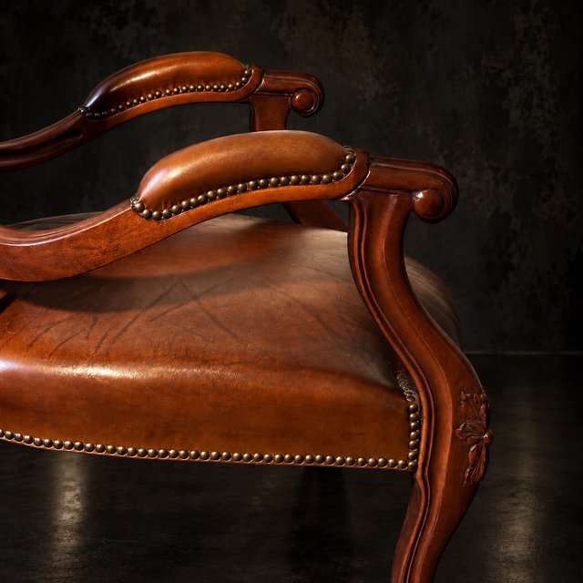 Sillón Valenti Piel Capitoné Madera